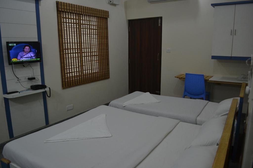 Metro Park Hotel Chennai Room photo