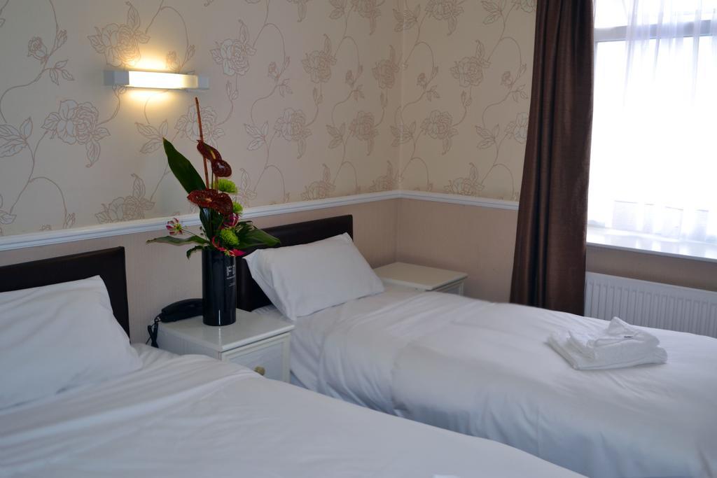 Lyndene Hotel Blackpool Room photo