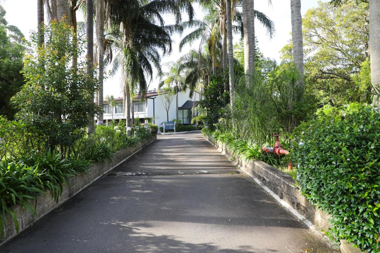 Checkers Resort Terrey Hills Exterior photo