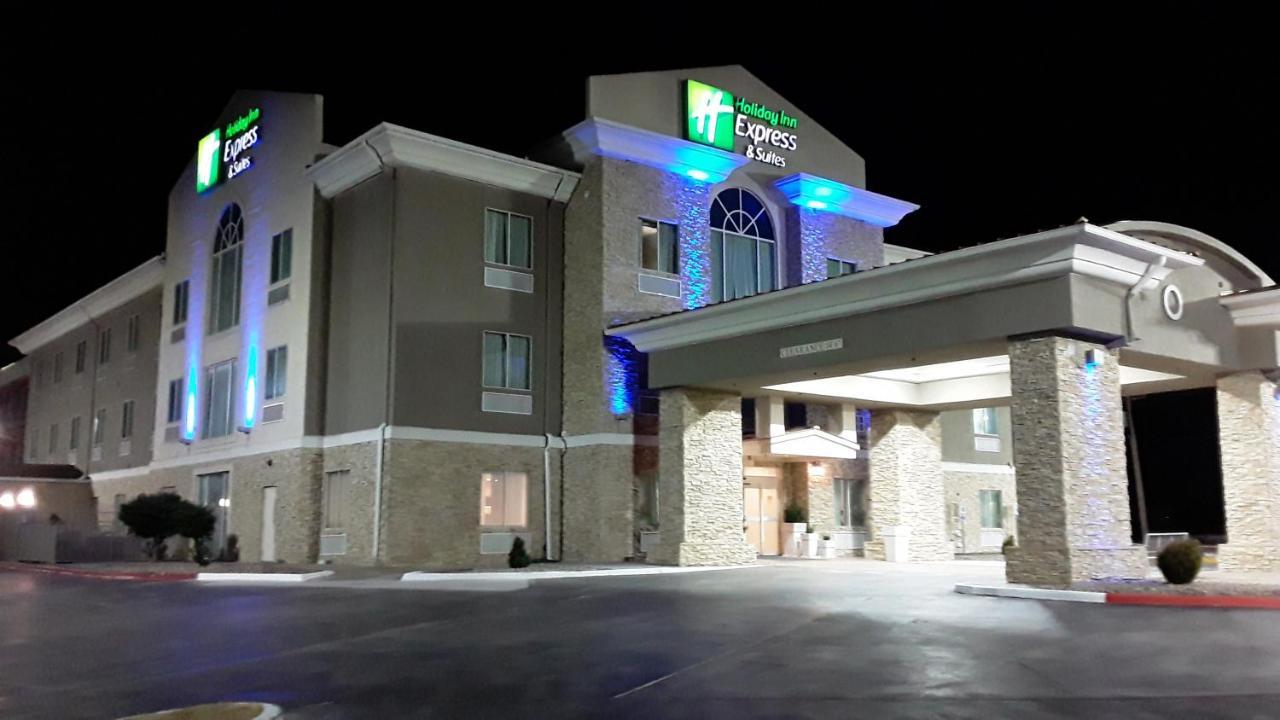 Holiday Inn Express Hotel & Suites Woodward Hwy 270, An Ihg Hotel Exterior photo