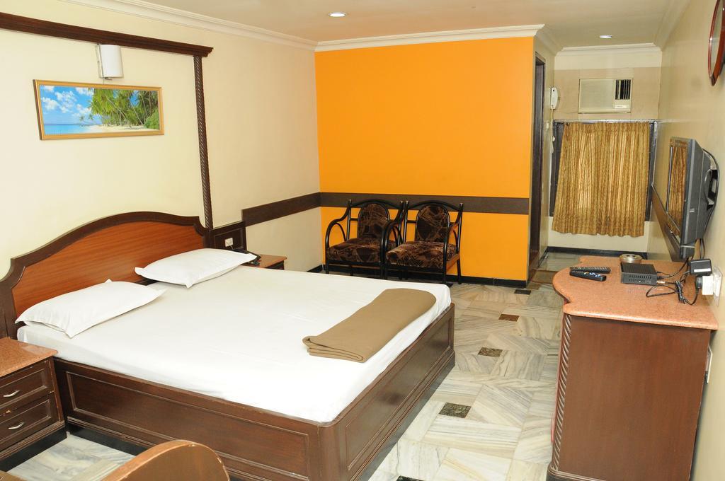 Hotel Sriji Residency Chennai Room photo