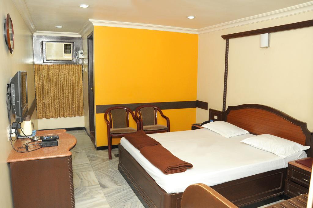 Hotel Sriji Residency Chennai Room photo