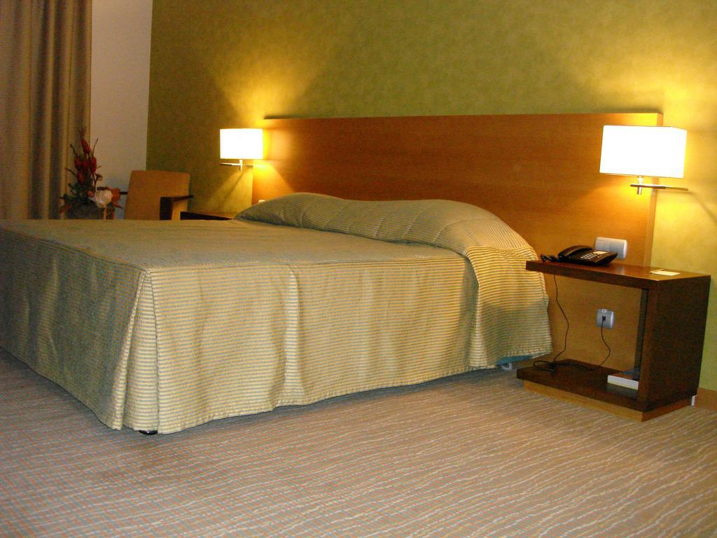 Hotel Lusitania Congress & Spa Guarda Room photo