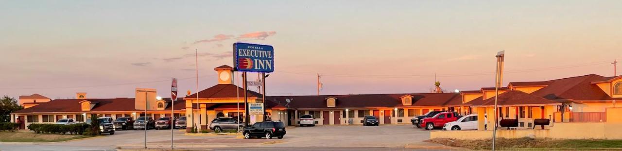 Cotulla Executive Inn Exterior photo