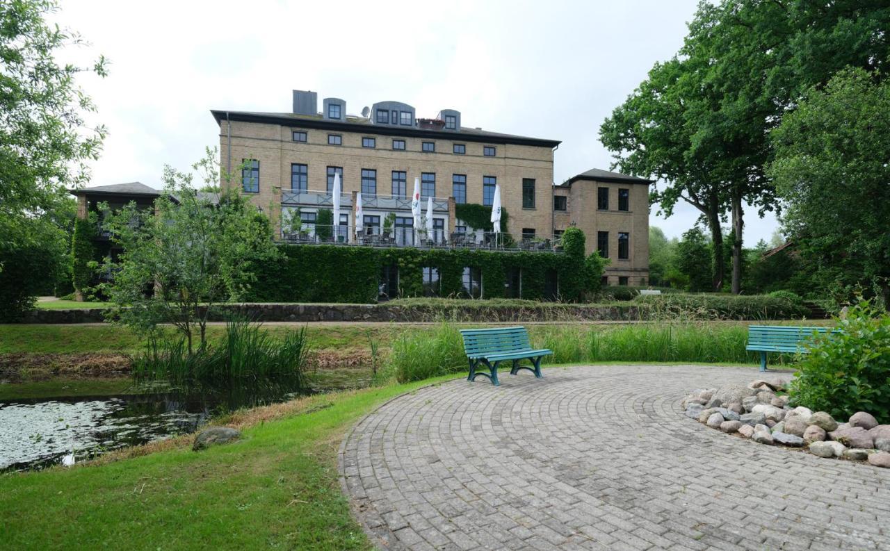 Gutshaus Redewisch Hotel & Restaurant Boltenhagen  Exterior photo