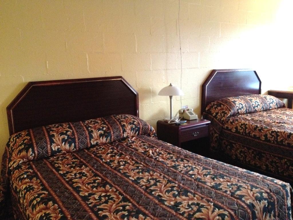 Holiday Motel Hugo Room photo