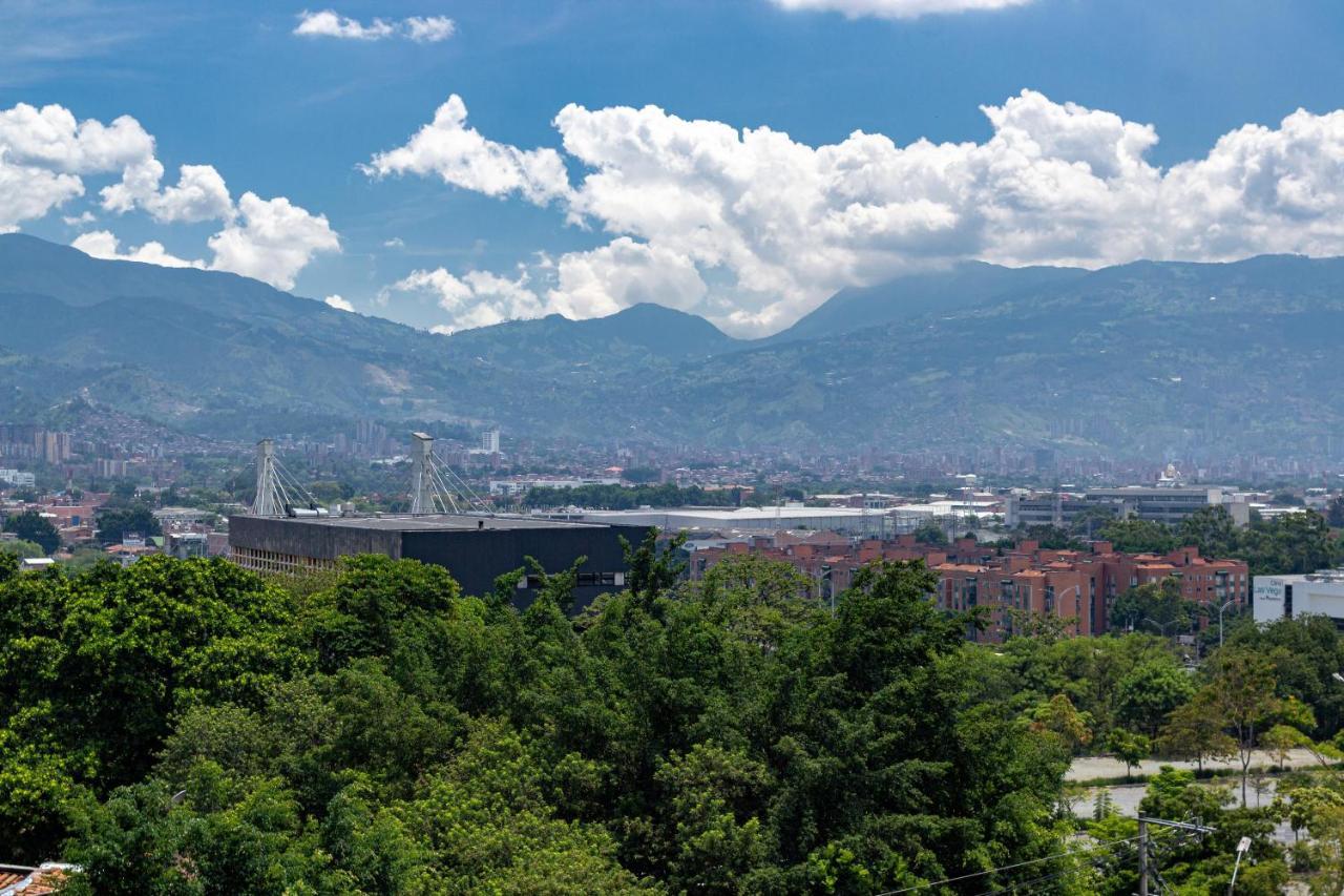 Alcazar De Oviedo By Ee Hoteles Medellin Exterior photo