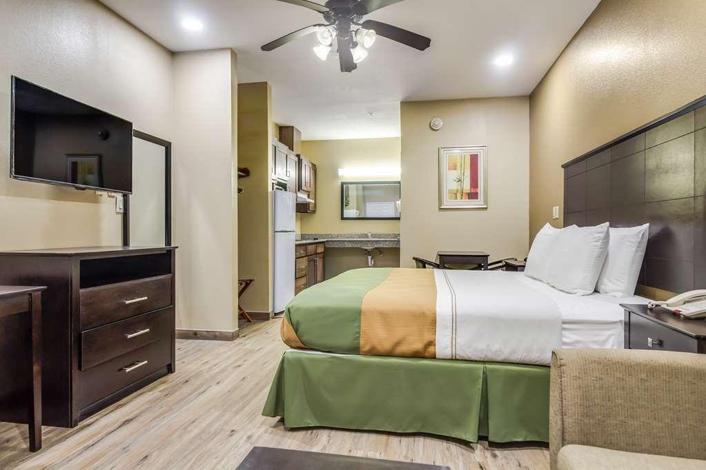 Americas Best Value Inn & Suites Tomball Room photo