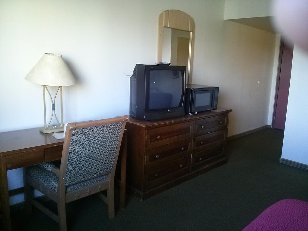 Valustay Inn & Suites Pueblo Room photo