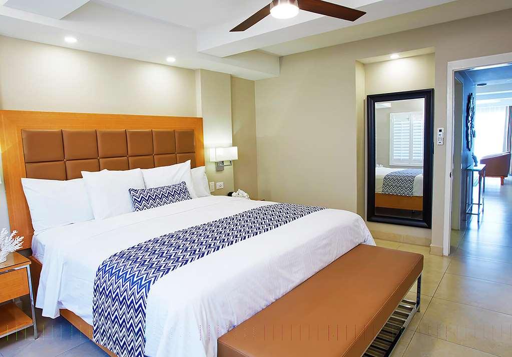 Divi Dutch Village Beach Resort Oranjestad Room photo