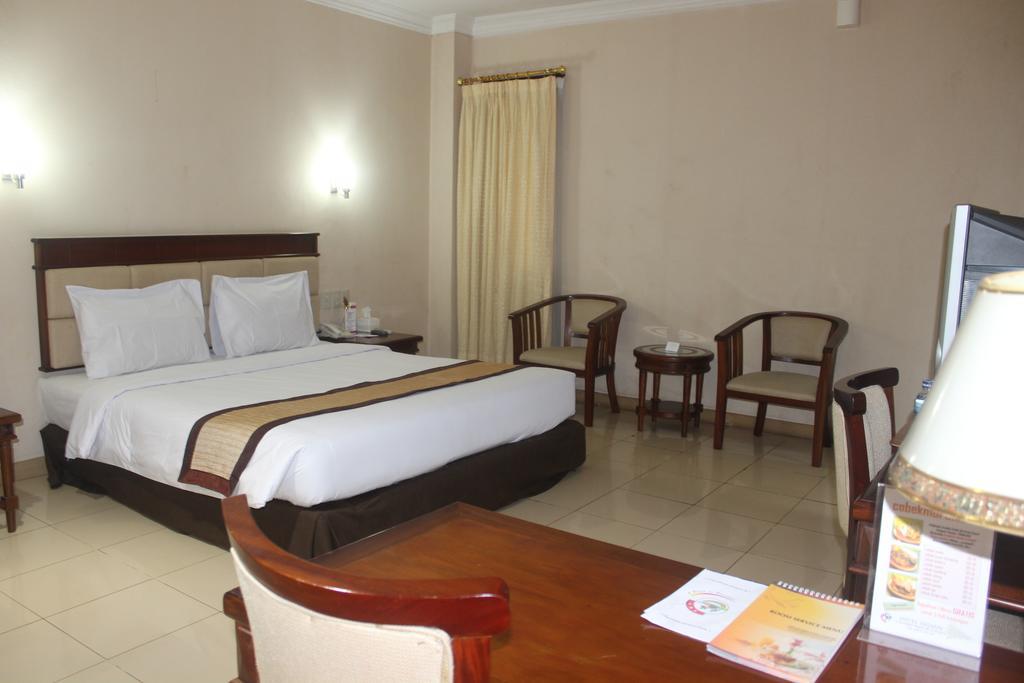 Hotel Yasmin Jayapura Room photo