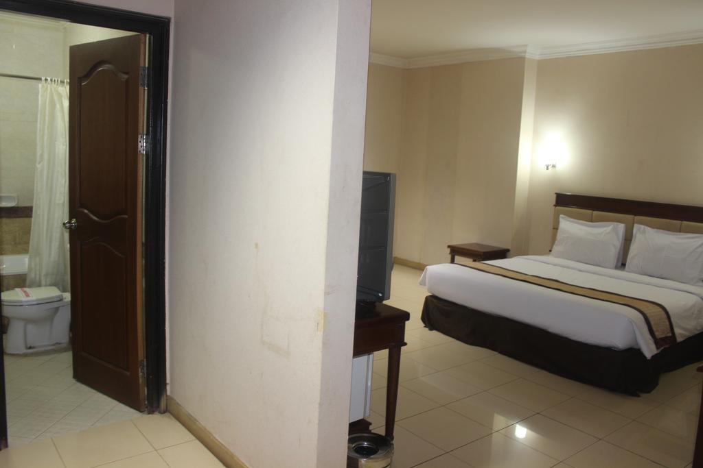 Hotel Yasmin Jayapura Room photo