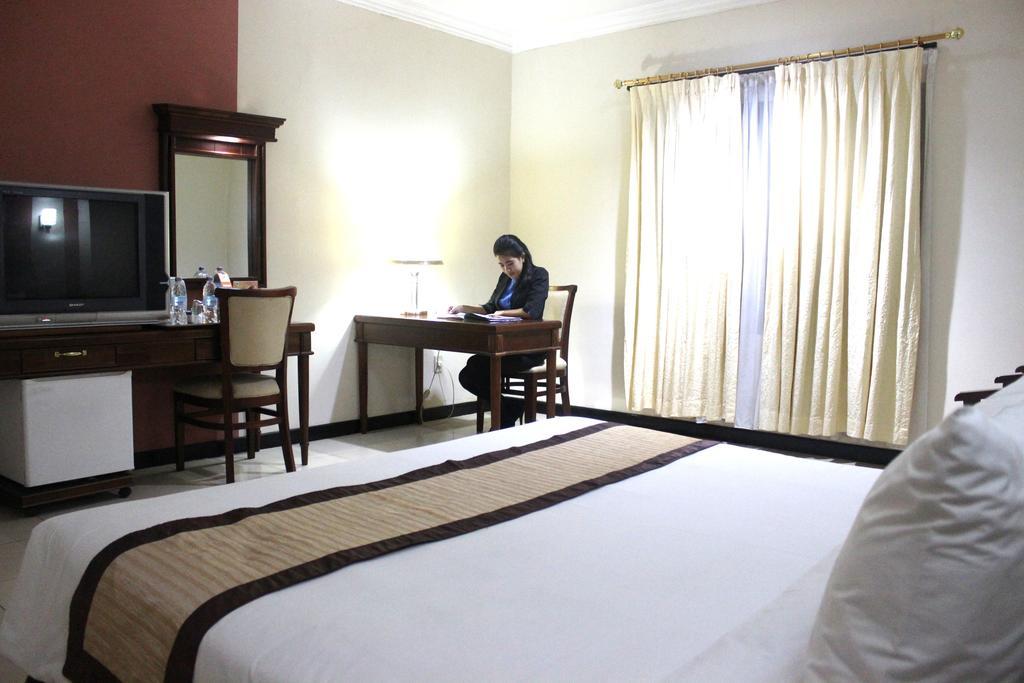 Hotel Yasmin Jayapura Room photo