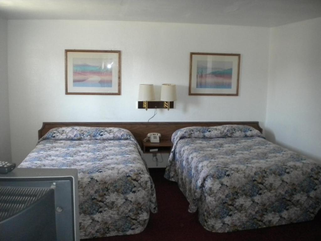 Sundowner Motel Quincy Room photo