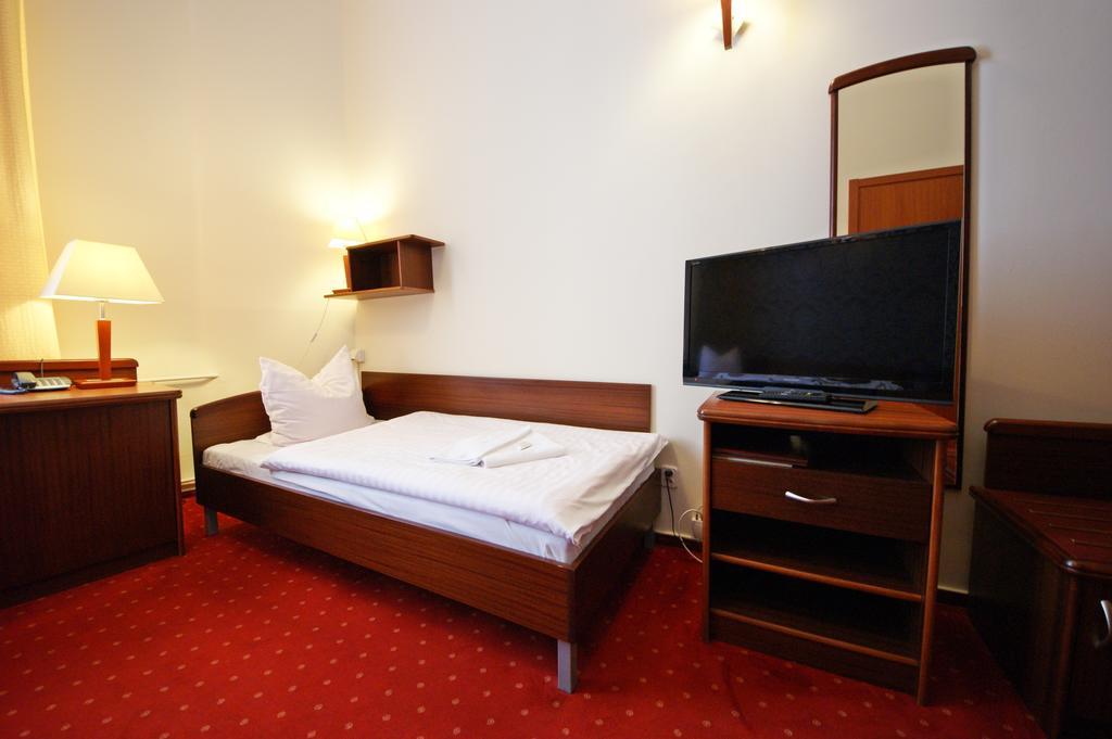Hotel Staromiejski Slupsk Room photo