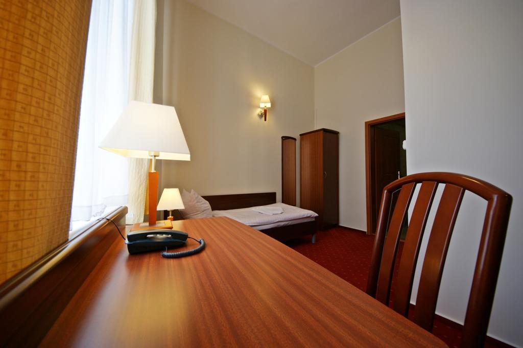 Hotel Staromiejski Slupsk Room photo