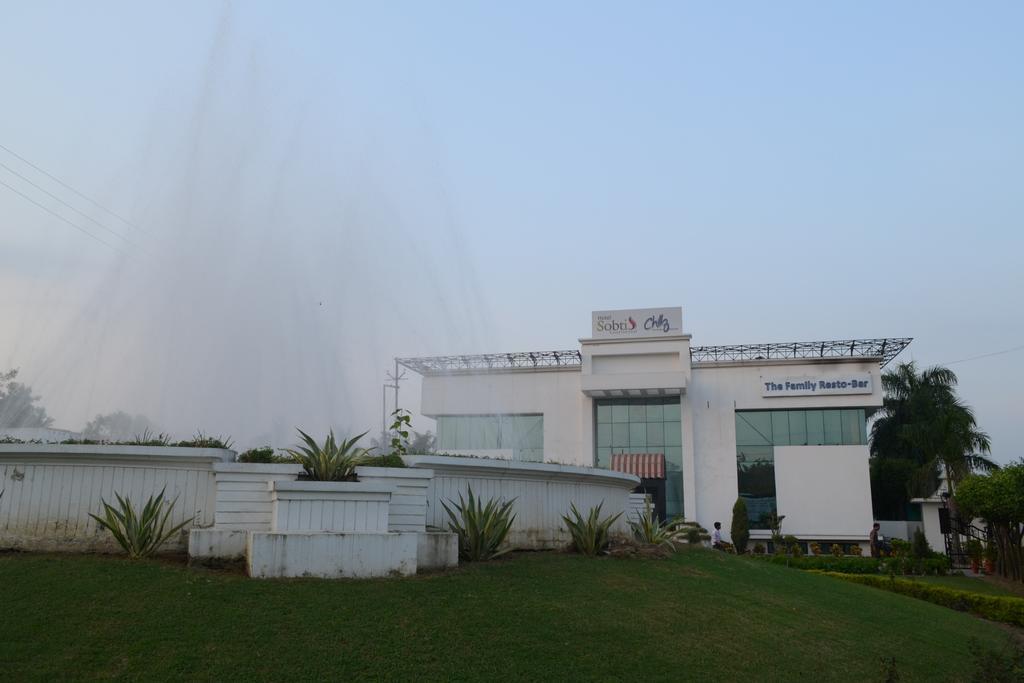 Sobti Continental Bareilly Hotel Exterior photo