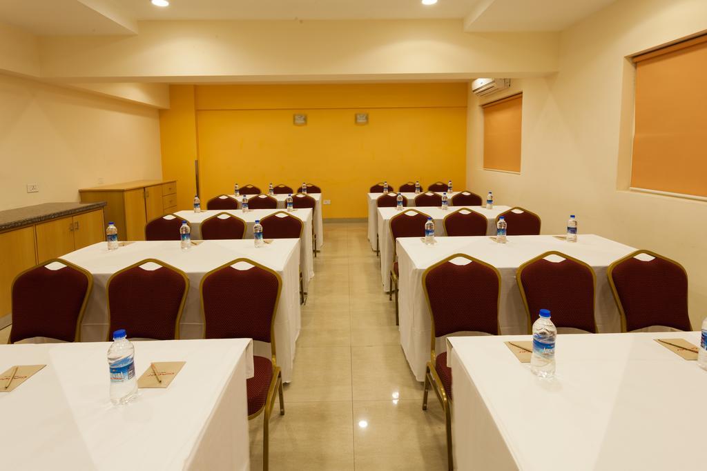 Ginger Ahmedabad Vastrapur Hotel Exterior photo