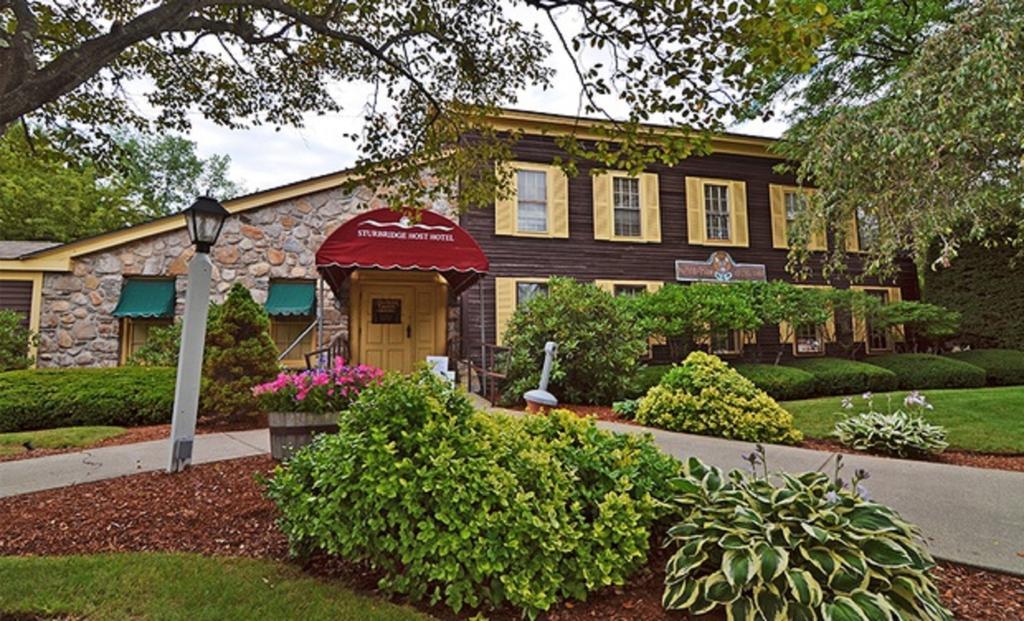 Sturbridge Host Hotel And Conference Center (Adults Only) Exterior photo