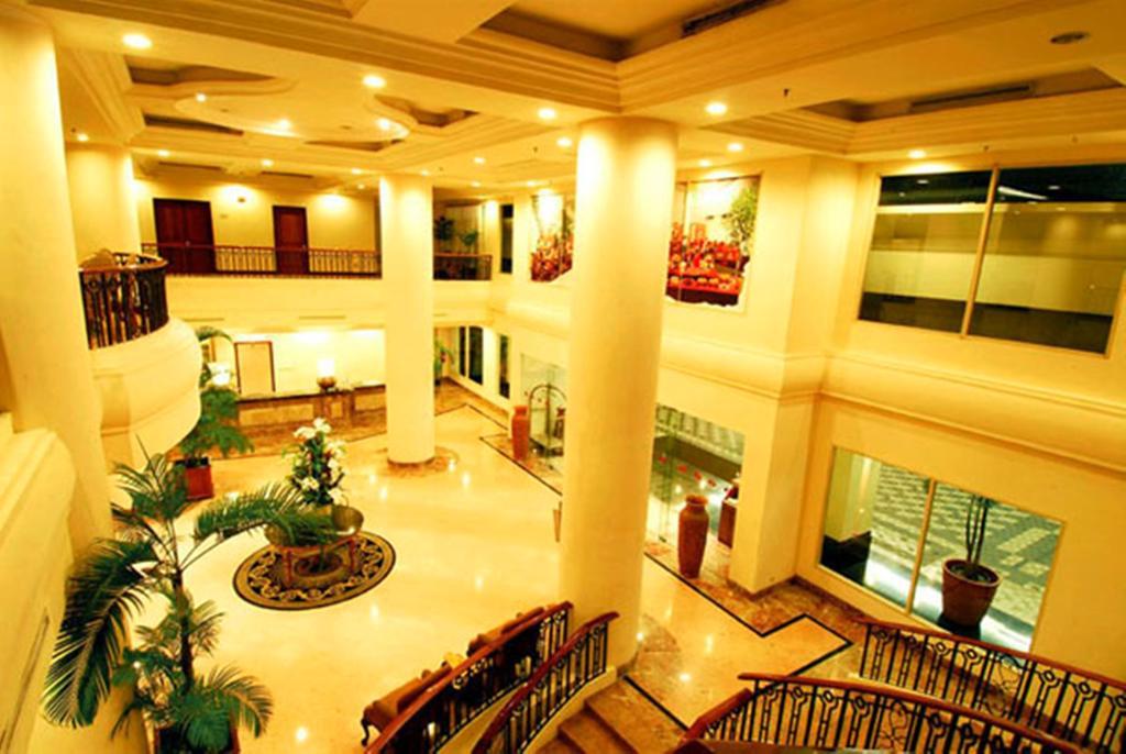 Hotel Gran Puri Manado Exterior photo