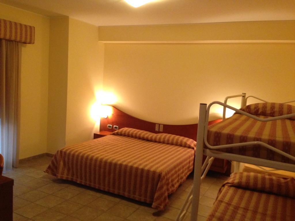 Hotel La Fenice Castel Di Sangro Room photo