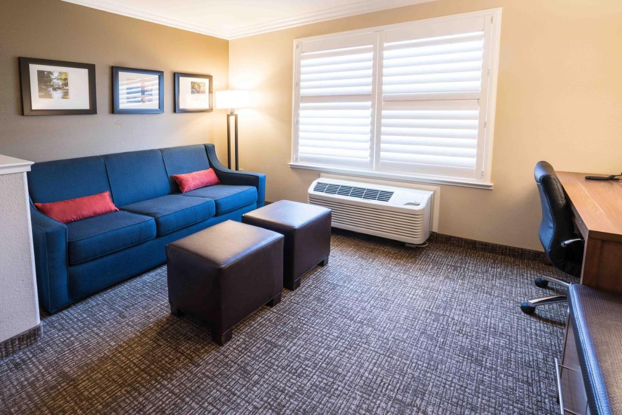 Comfort Suites Fresno River Park Exterior photo