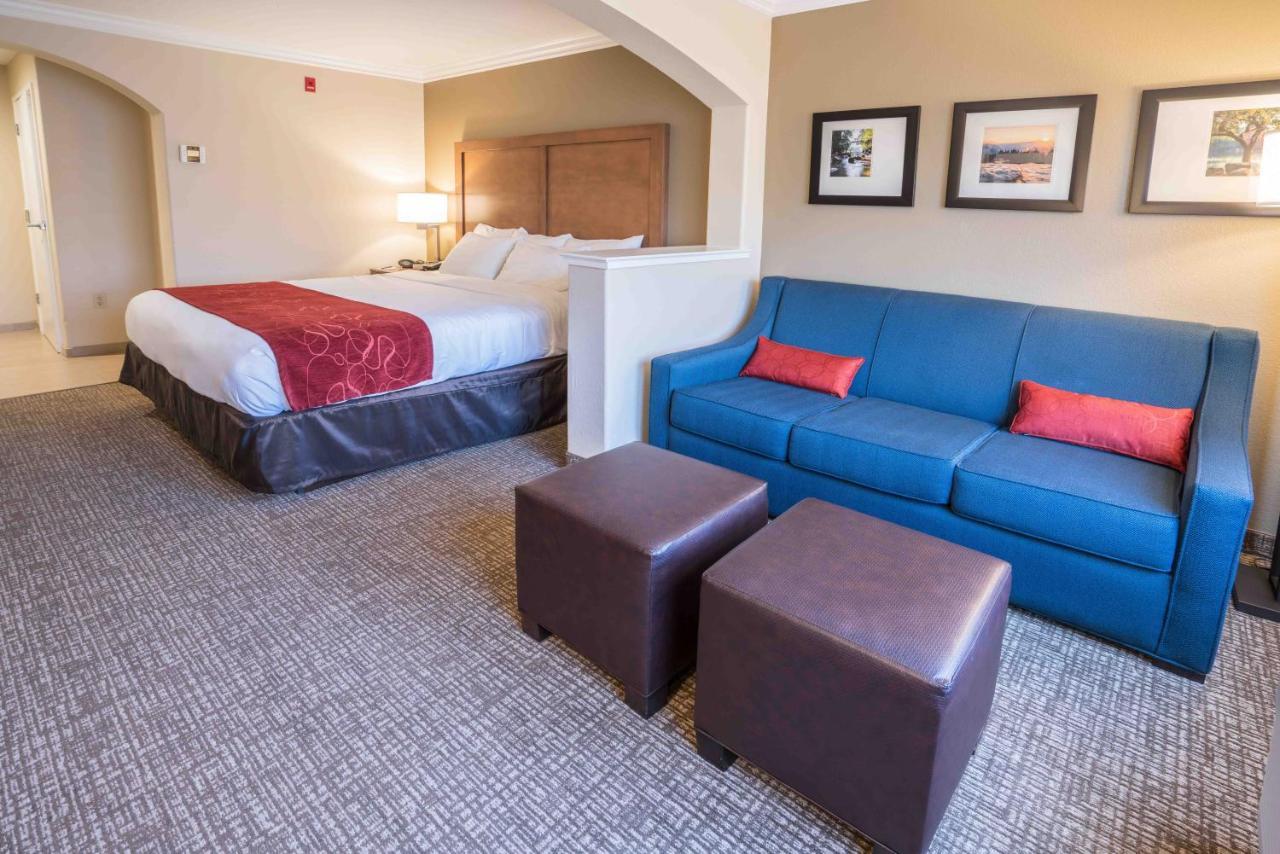 Comfort Suites Fresno River Park Exterior photo