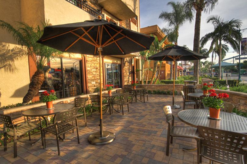 Tropicana Inn & Suites Anaheim Exterior photo