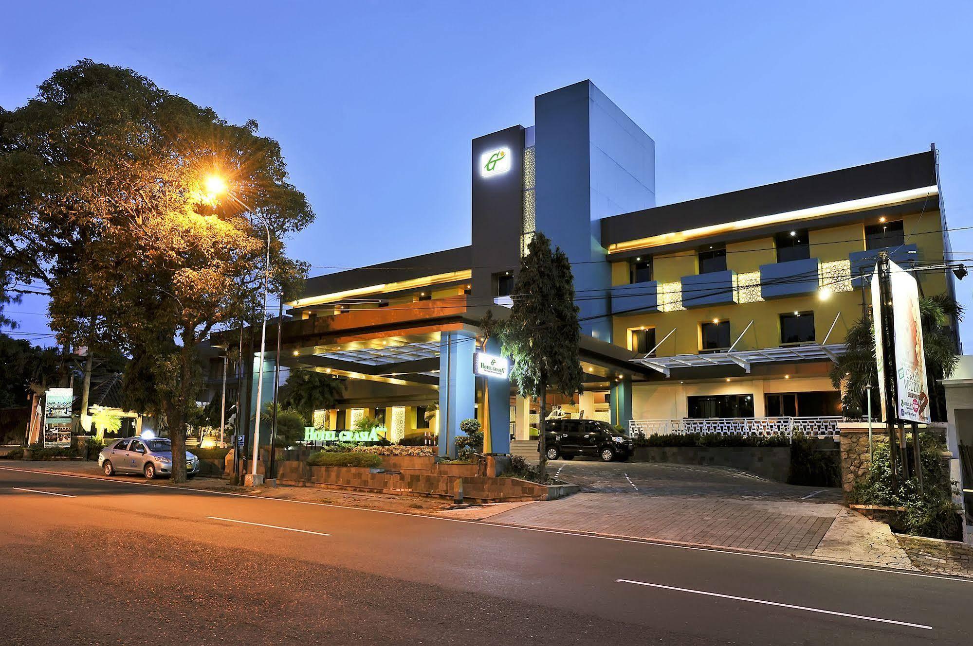 Hotel Grasia Semarang Exterior photo