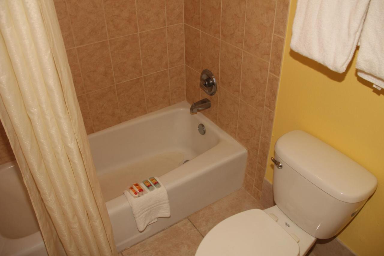Americas Best Value Inn Cocoa/Port Canaveral Room photo