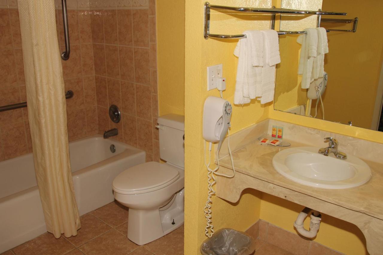 Americas Best Value Inn Cocoa/Port Canaveral Room photo