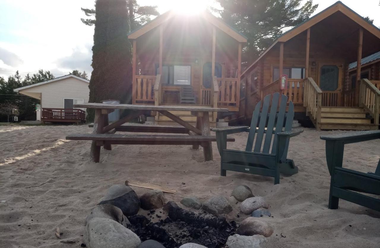 Beach House Lakeside Cottages Mackinaw City Exterior photo