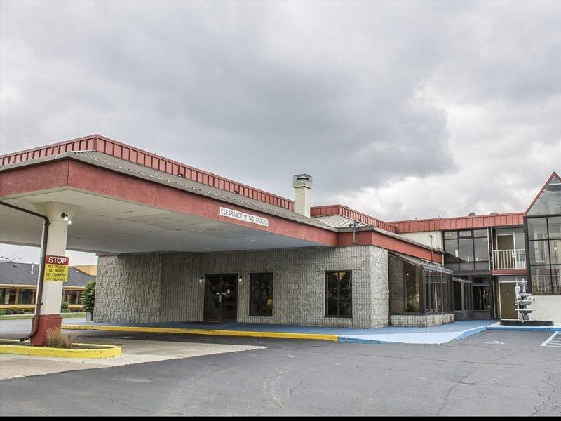 Super 8 By Wyndham Perrysburg-Toledo Hotel Exterior photo