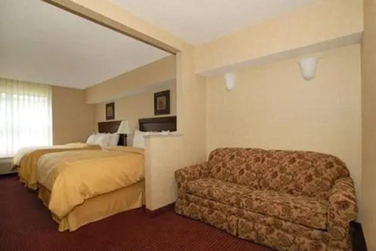 Comfort Suites Lake George - Queensbury Exterior photo