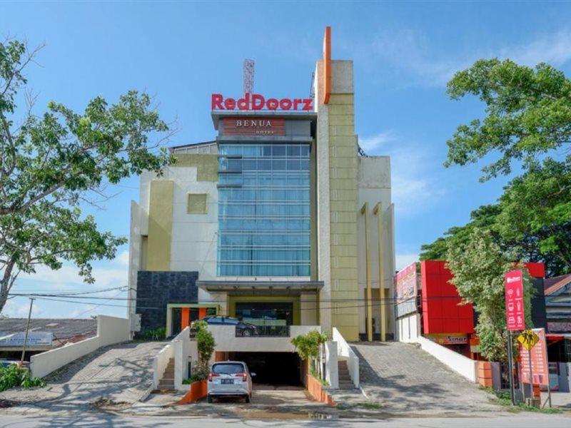 Reddoorz Plus Near Hotel Benua Kendari Exterior photo