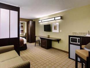 Microtel Inn & Suites By Wyndham Prairie Du Chien Room photo