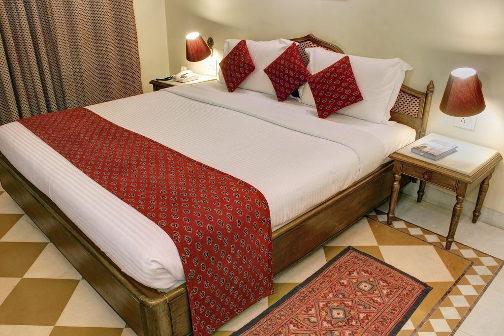 Palace On Ganges - Heritage Hotel Varanasi Room photo