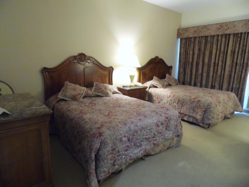 Country Club Hotel & Spa Lake Ozark Room photo