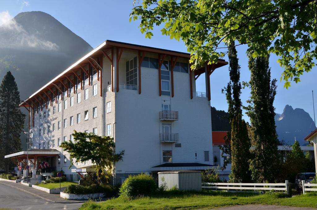 Grand Hotel - By Classic Norway Hotels Andalsnes Exterior photo