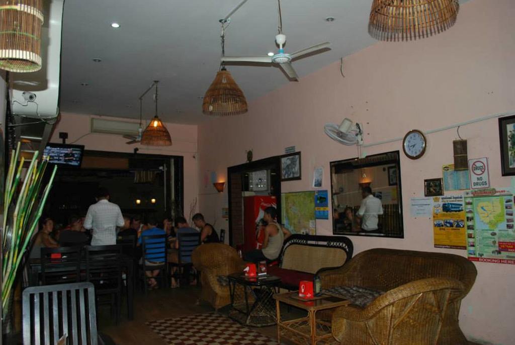 Curry Bay Restaurant & Guesthouse Phnom Penh Exterior photo