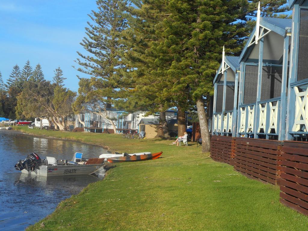 Two Shores Holiday Village Entrance Exterior photo