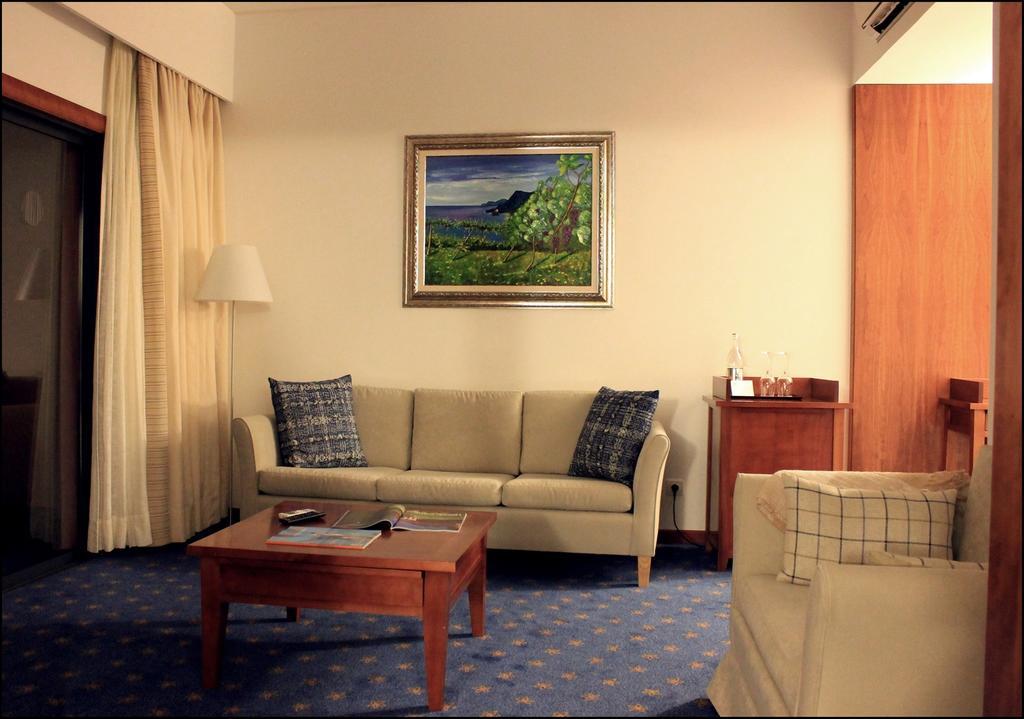 Bio Hotel - Hotel Quinta Da Serra Camara de Lobos Room photo