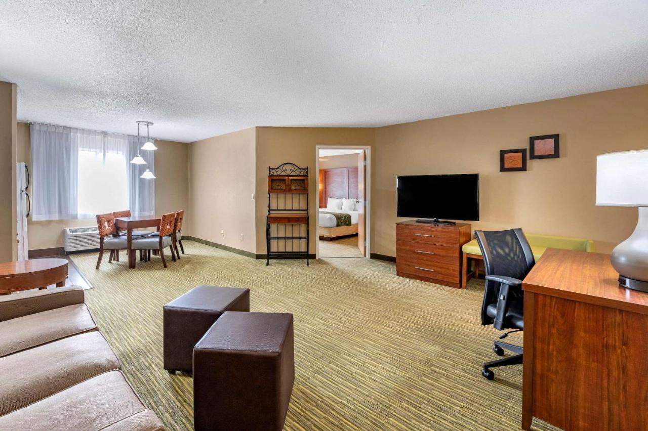 Comfort Suites North Elkhart Exterior photo