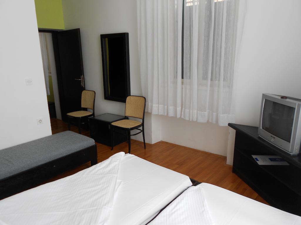 Hotel Tamaris Vis Room photo