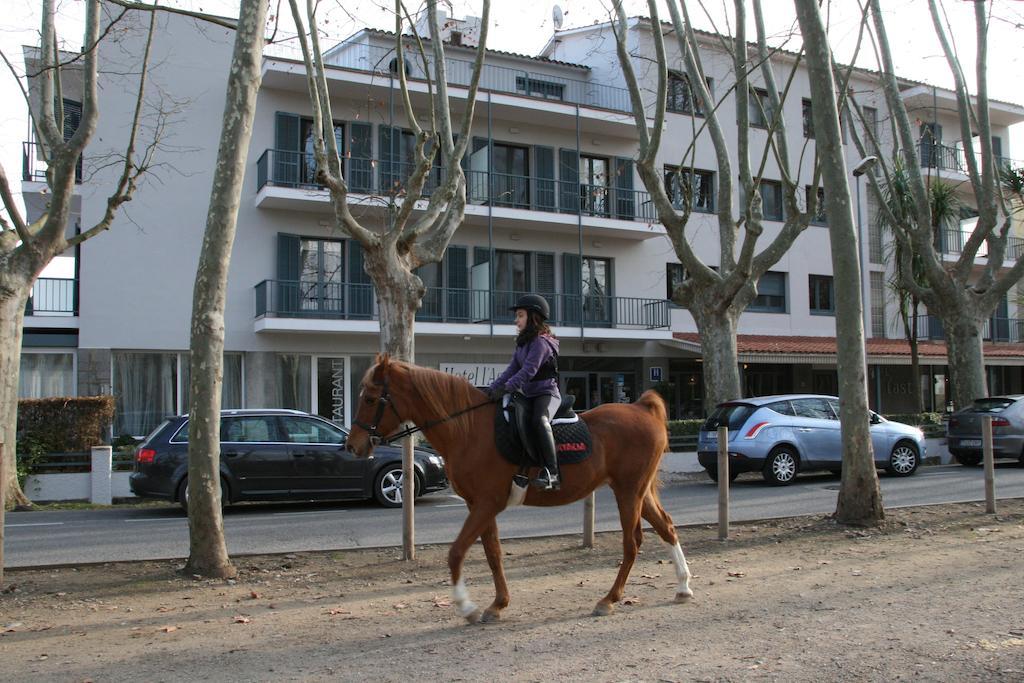 Hotel L'Ast Banyoles Exterior photo