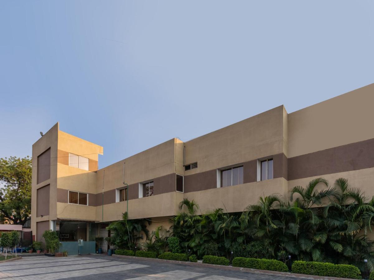 Oyo Flagship 2207 Hotel Transit Hyderabad Exterior photo