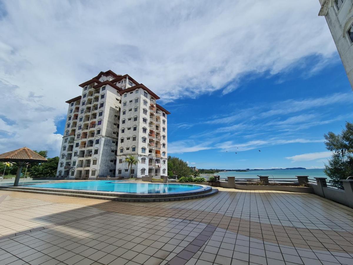 Sunshine Bay Resort Port Dickson Exterior photo