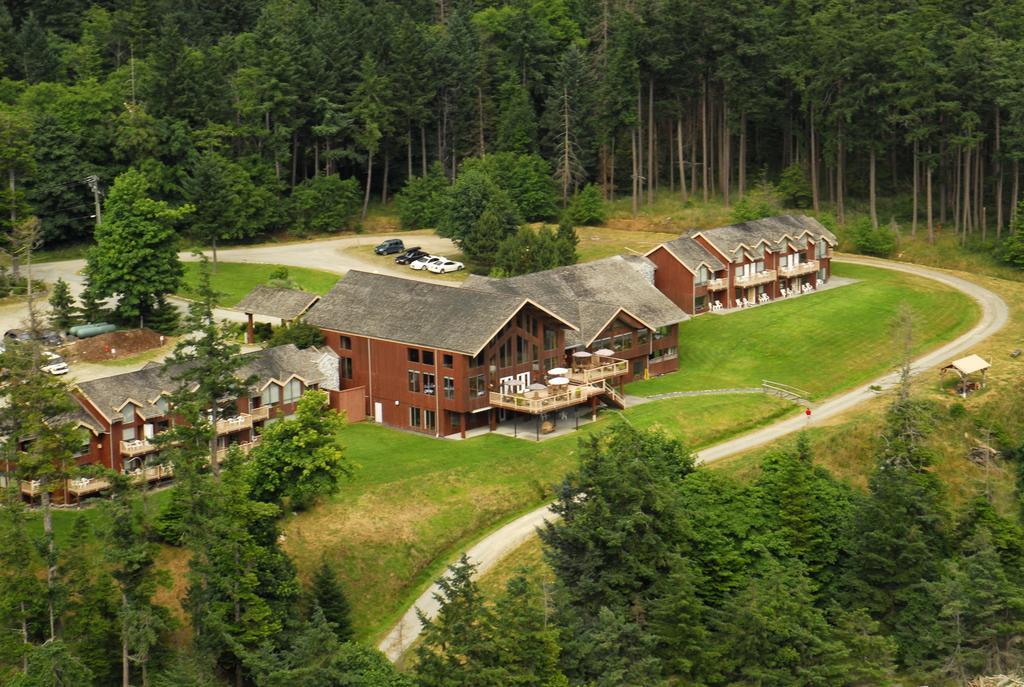 Tsa-Kwa-Luten Lodge Quathiaski Cove Exterior photo