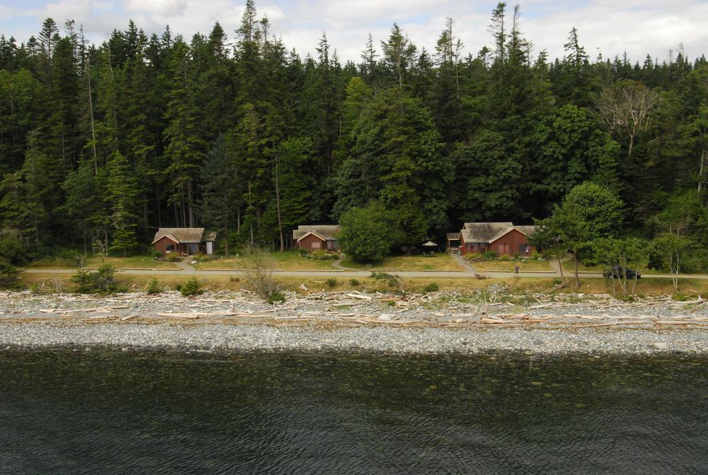 Tsa-Kwa-Luten Lodge Quathiaski Cove Exterior photo