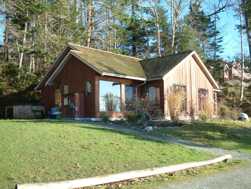 Tsa-Kwa-Luten Lodge Quathiaski Cove Exterior photo